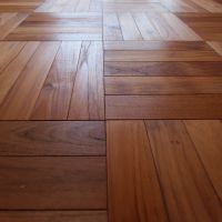 横浜市青葉区すすき野の売買物件/パーケット張りの無垢フローリングがレトロでかわいい