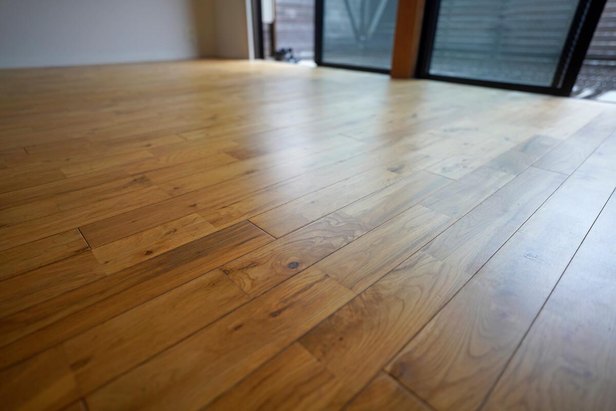 杉並区井草の賃貸物件/床はいい風合いのフローリングです