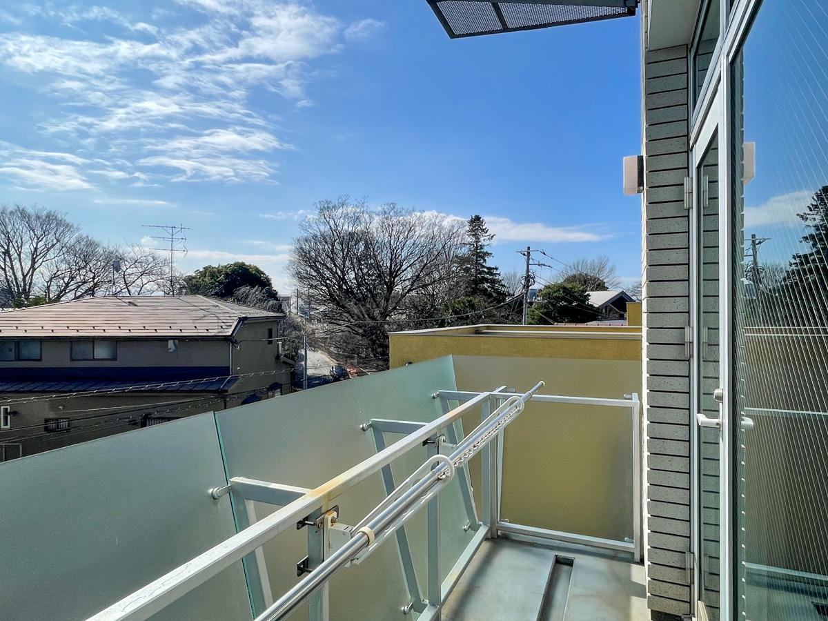 世田谷区岡本の賃貸物件/上階：南側のバルコニー