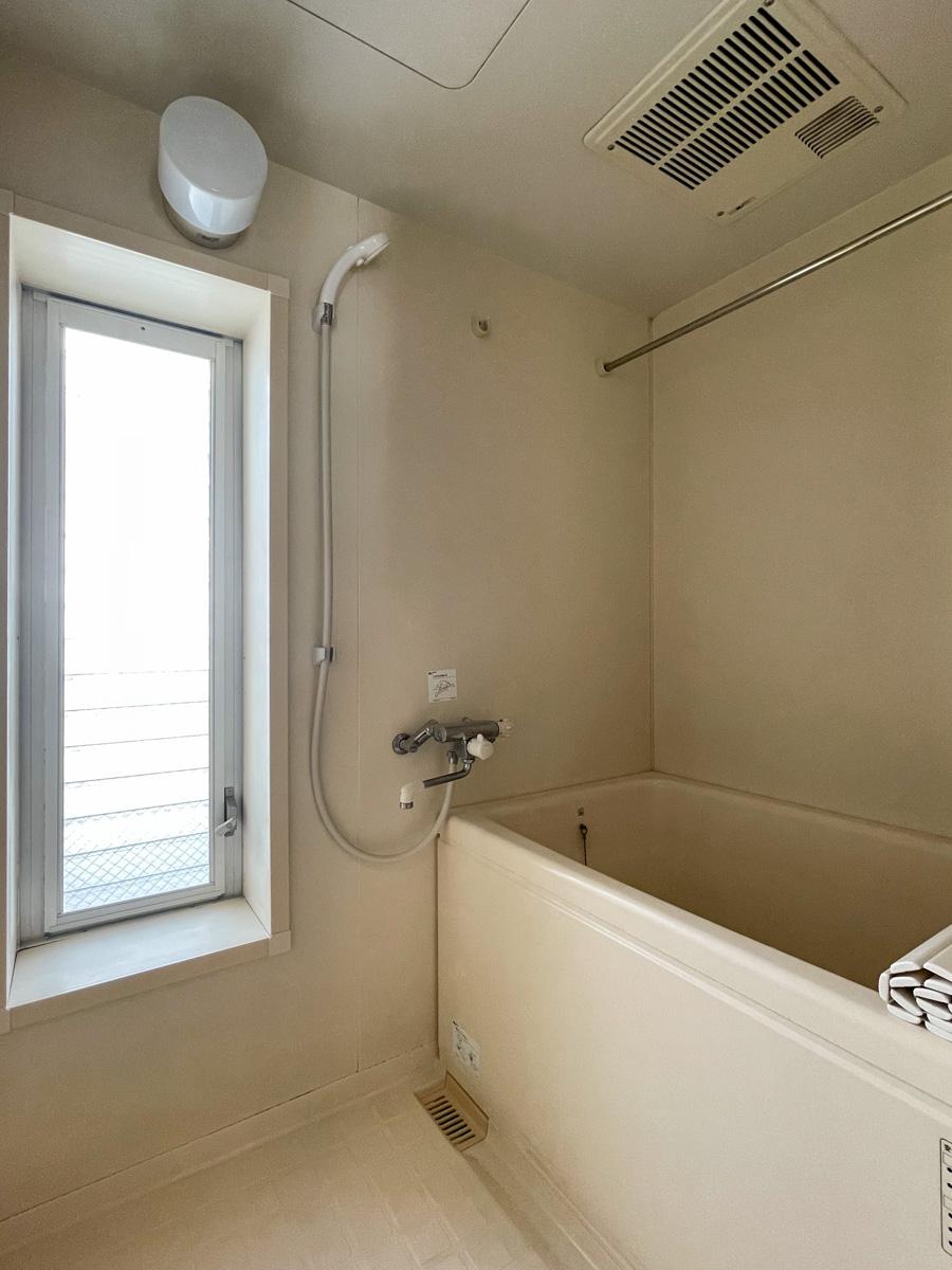 世田谷区岡本の賃貸物件/下階：浴室。追いだき、浴室乾燥機つき