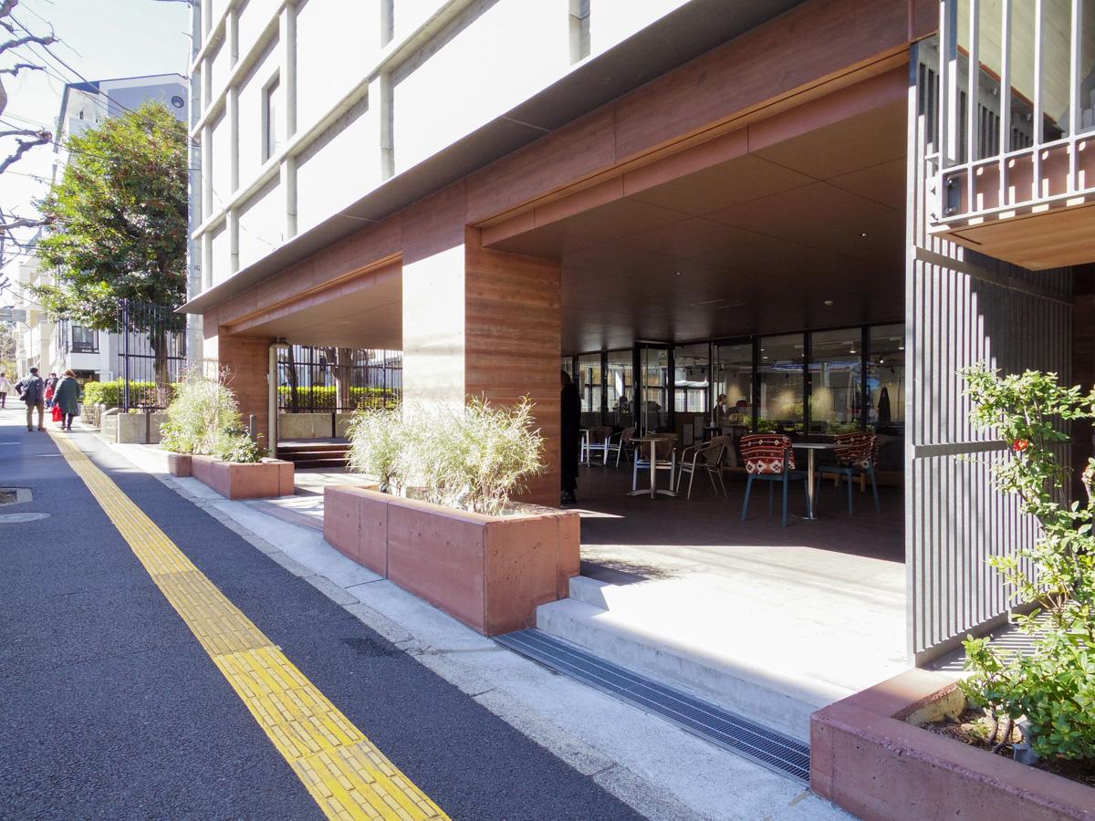 目黒区上目黒の賃貸物件/1階はカフェが営業中