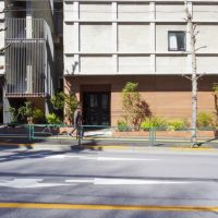 目黒区上目黒の賃貸物件/エントランスは駒沢通り沿い