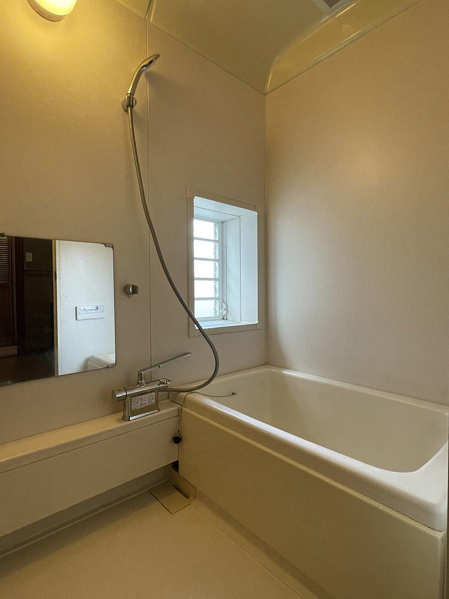 町田市玉川学園の賃貸物件/お風呂。浴槽のサイズは長手が約1.1mと小さめ