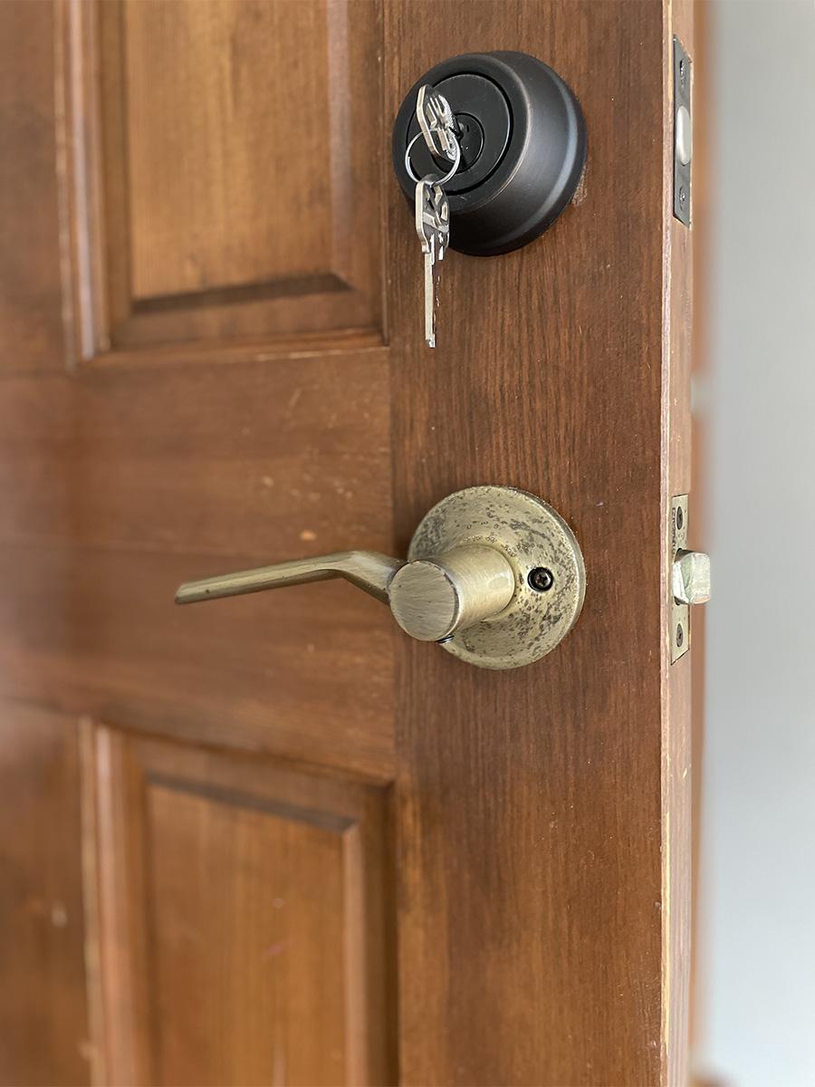 町田市玉川学園の賃貸物件/洋室のドアには、鍵付き。ドアノブも良い感じ