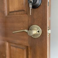 町田市玉川学園の賃貸物件/洋室のドアには、鍵付き。ドアノブも良い感じ
