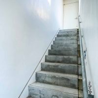 世田谷区駒沢の賃貸物件/専用階段。ここは専有面積には含まれていませんが、専用でつかえるという嬉しいスペース