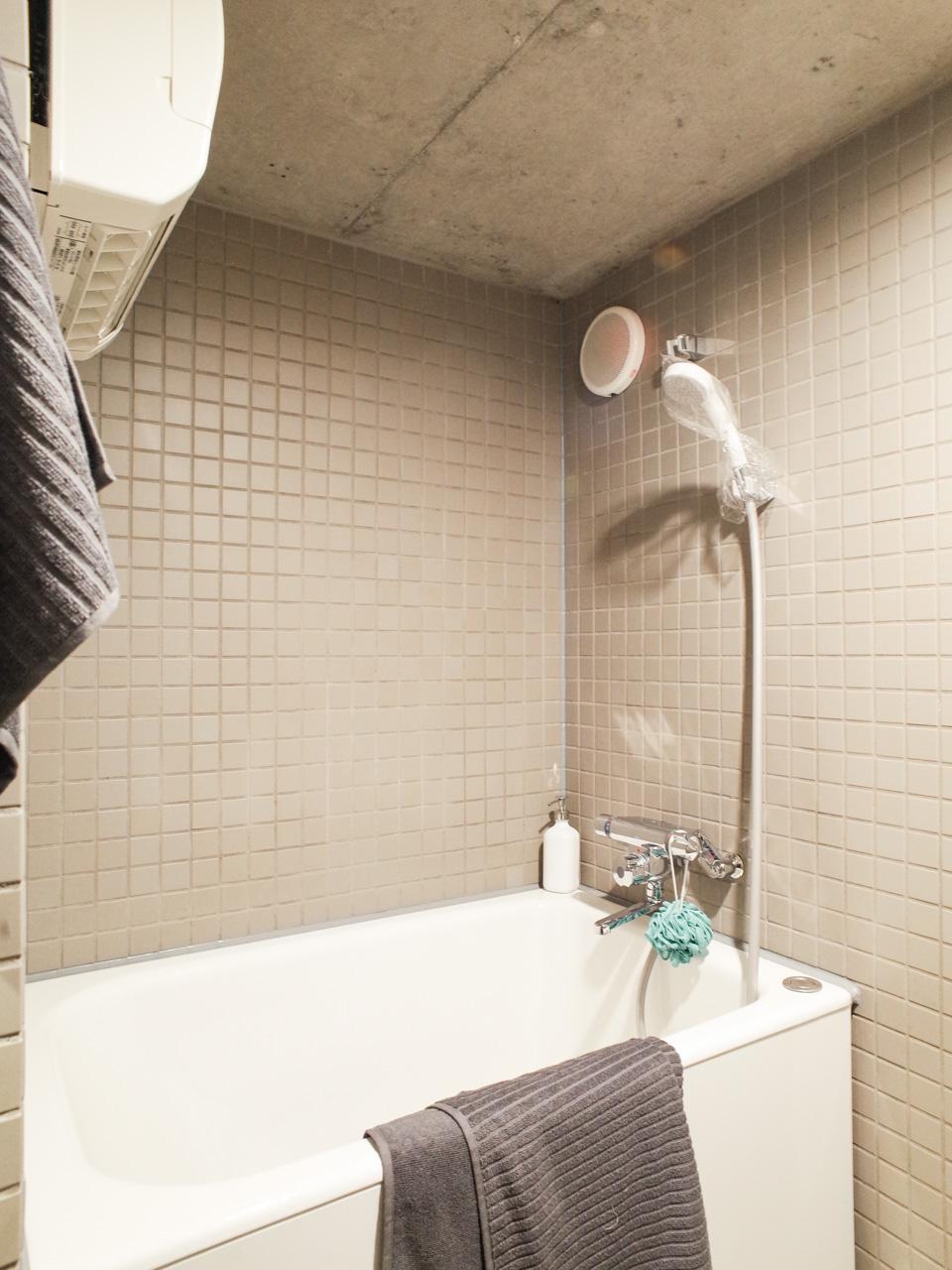 川崎市中原区下小田中の賃貸物件/浴室はタイル張り、コンパクトな浴槽