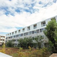 川崎市中原区下小田中の賃貸物件/キリッとした外観は開口部が多く、軽やかな印象です