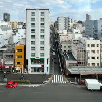 江東区門前仲町の賃貸物件/目の前が道路なので、向かいの建物と距離があって圧迫感がありません