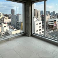 江東区門前仲町の賃貸物件/土間部分は壁2面がガラス窓。