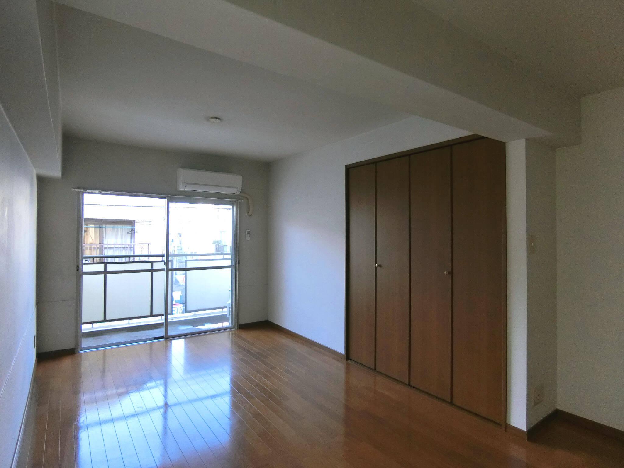 杉並区和田の賃貸物件/バルコニーは北向ですがふしぎと暗さは感じません