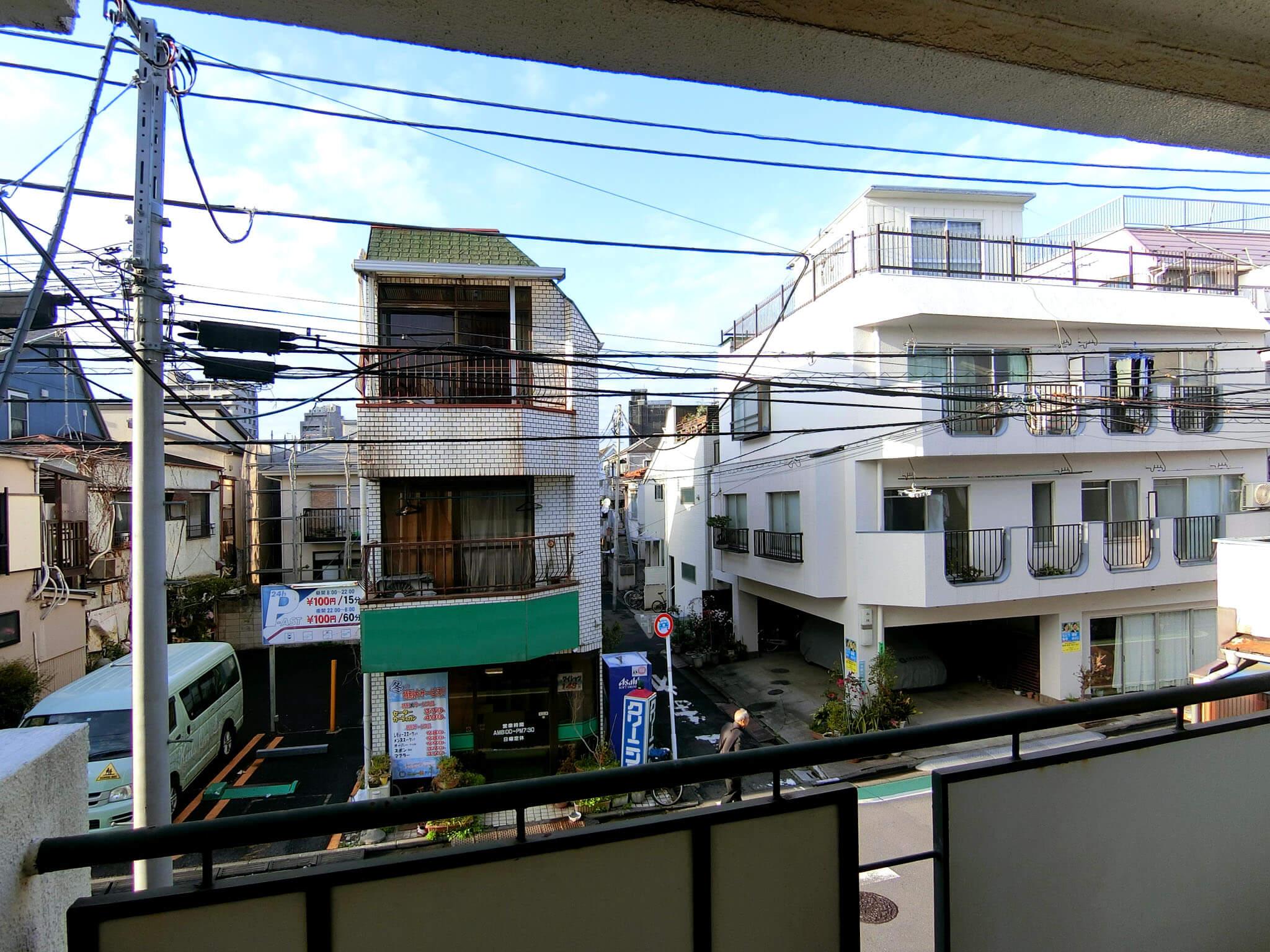 杉並区和田の賃貸物件/眺望はご覧の通り、人目はそれほど気にならず