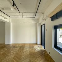 渋谷区鉢山町の賃貸物件/写真右手の窓も本当にキマってる