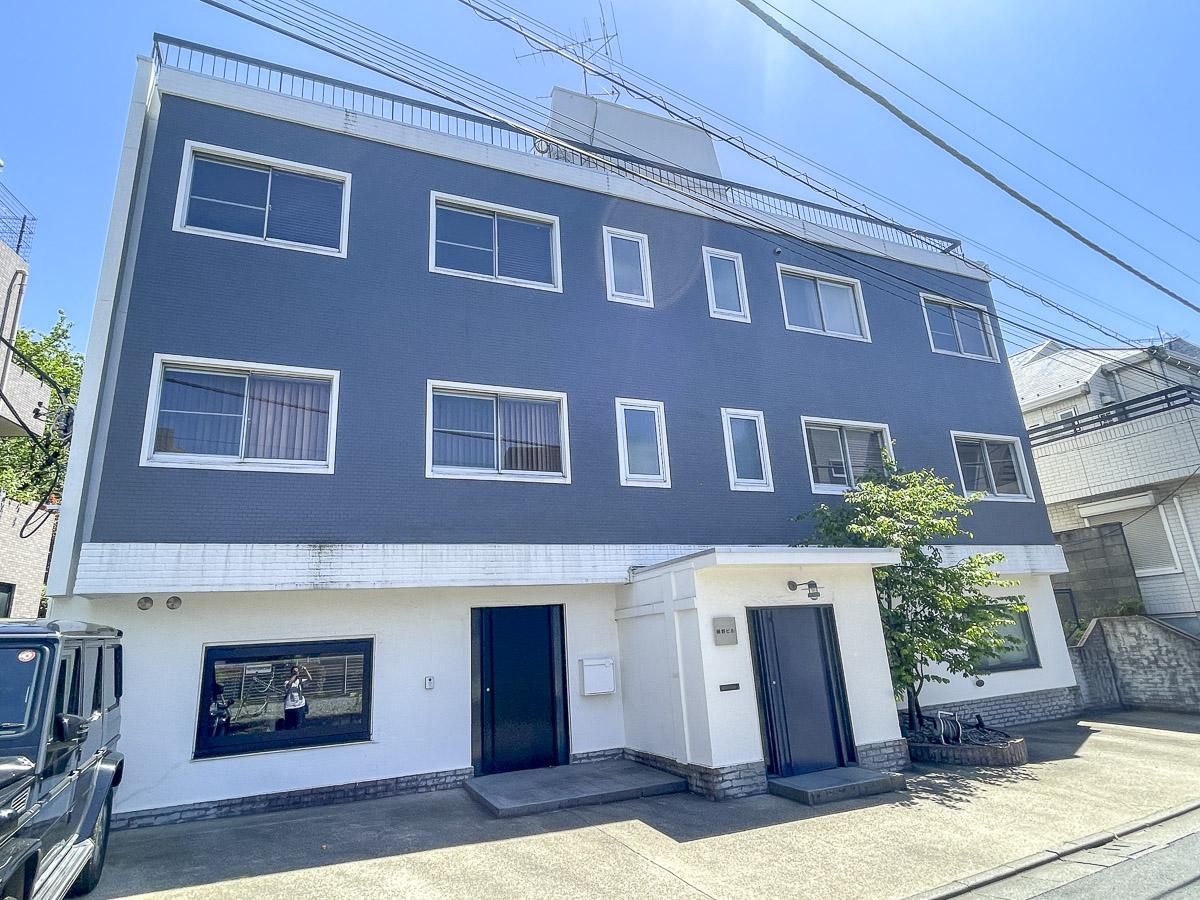 渋谷区鉢山町の賃貸物件/外観はレトロさと清潔感が同居していて、立地によく似合っている