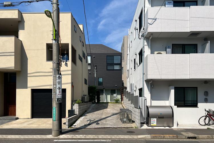 世田谷区上野毛の賃貸物件/道路を一本はいった静かな場所に位置する