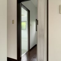 世田谷区喜多見の賃貸物件/脱衣所との仕切りは、アコーディオンカーテンです。