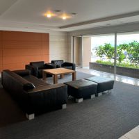 江東区清澄の賃貸物件/エントランス入ってすぐの待合スペース