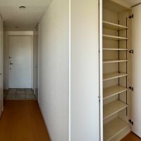 江東区清澄の賃貸物件/廊下の壁には収納棚が2つ