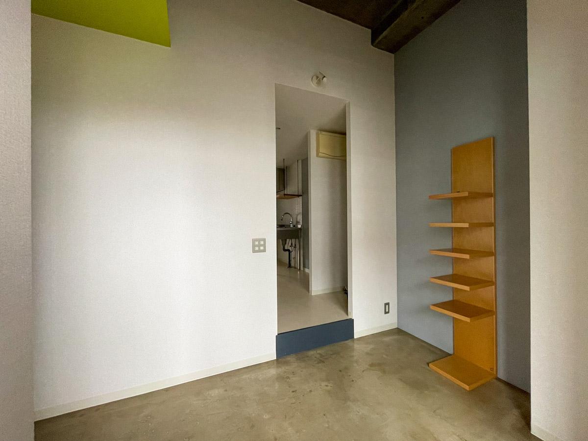 川崎市高津区二子の賃貸物件/玄関から天井高めです。靴が多い方は靴箱を追加で用意いただいた方が良いかも