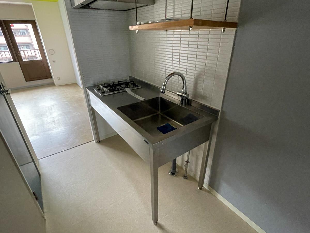 川崎市高津区二子の賃貸物件/スタイリッシュなステンレス製のキッチン