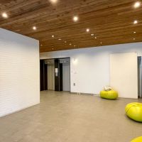 川崎市高津区二子の賃貸物件/エントランスはかなりゆったりめ