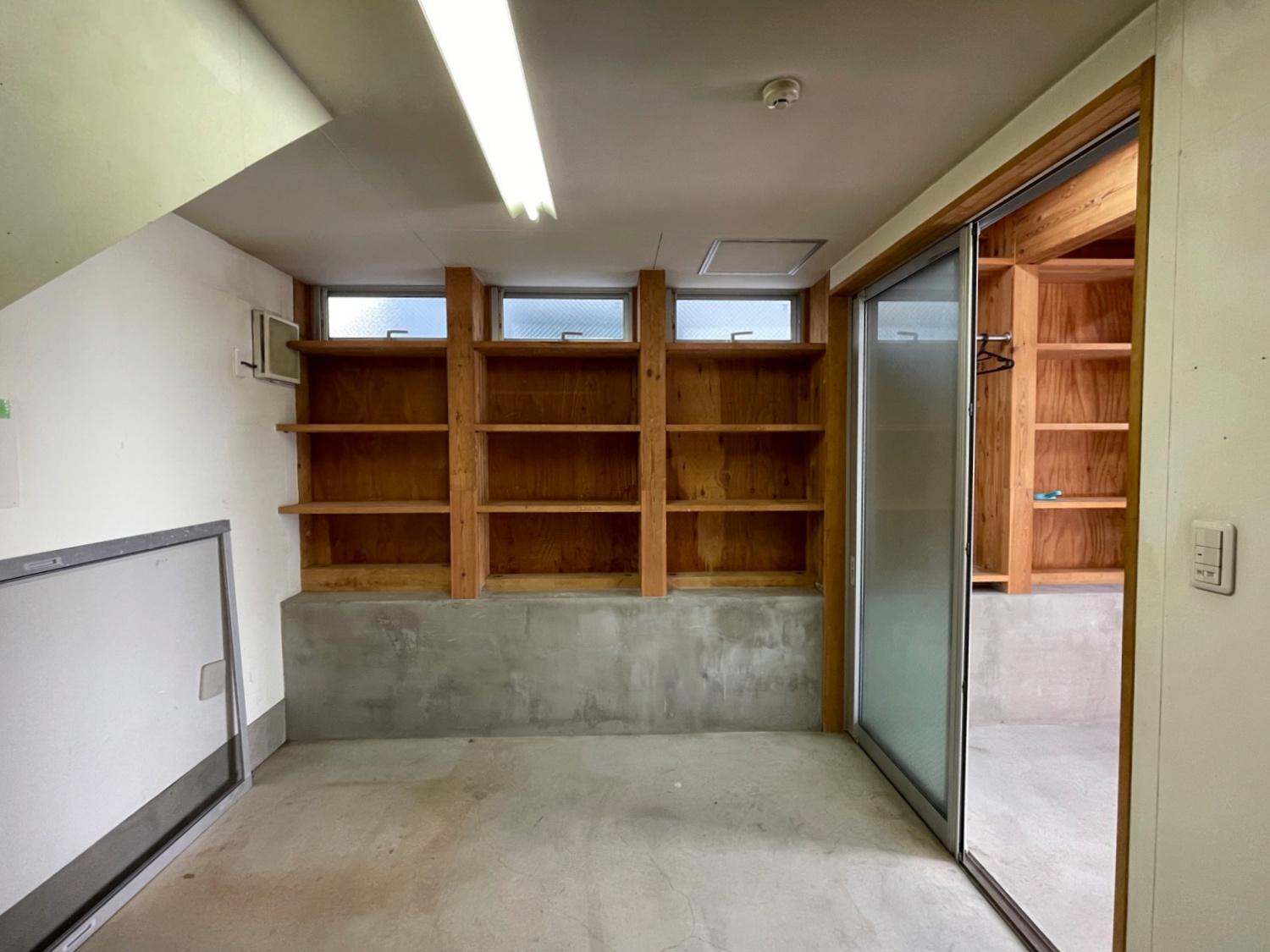 横浜市中区石川町の賃貸物件/陶芸窯があった個室、こちらも床は土間仕上げ
