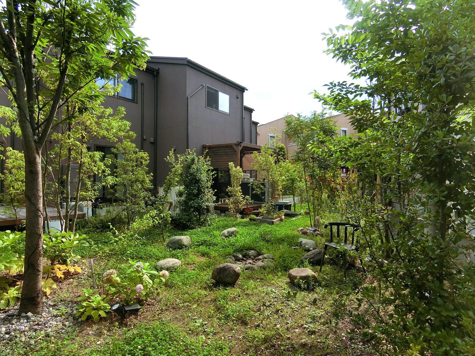 世田谷区宇奈根の賃貸物件/四季折々の草花に囲まれたすてきな庭