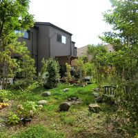 世田谷区宇奈根の賃貸物件/四季折々の草花に囲まれたすてきな庭