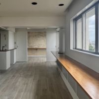 世田谷区奥沢の賃貸物件/LDKとその奥の洋室。引き戸で部屋を仕切ることも、繋げることもできます