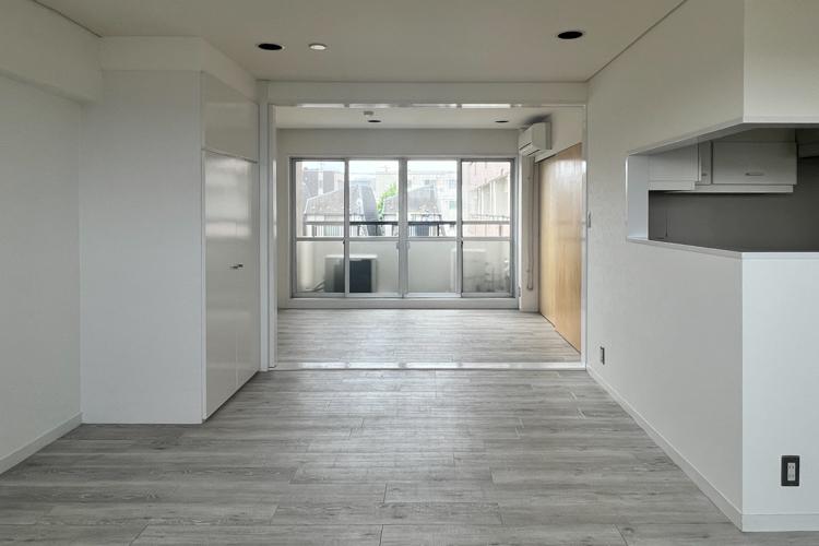 世田谷区奥沢の賃貸物件/LDKとその奥の寝室