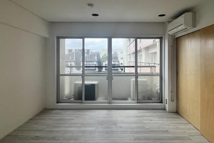 世田谷区奥沢の賃貸物件/LDKの反対側にももう1部屋。引き戸を開けて全ての部屋を繋ぐとL字型の広い空間になります