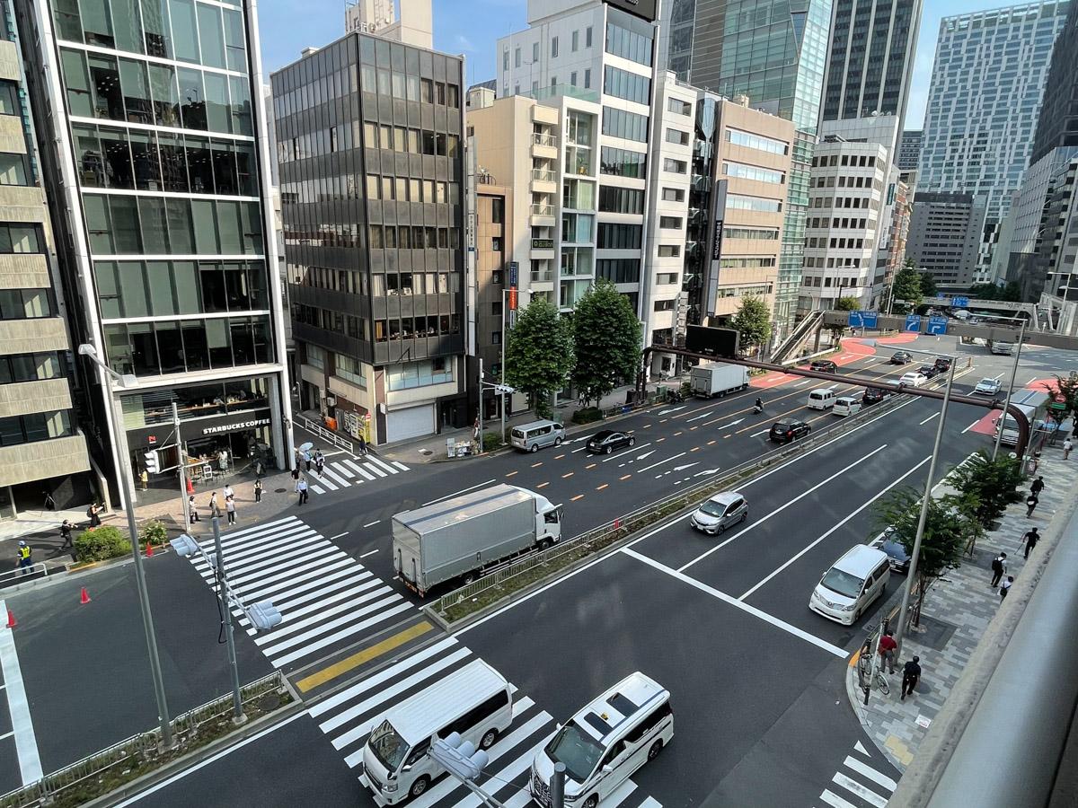 渋谷区渋谷の賃貸物件/下を覗くと青山通り
