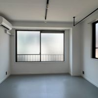 川崎市多摩区宿河原の賃貸物件/寝室も窓が大きく光がよく入ります