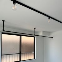 川崎市多摩区宿河原の賃貸物件/天井吊しのハンガーパイプは約2.5m。たっぷり洋服をかけられます。他に備え付けの収納がないので、必要に応じて棚などご用意ください