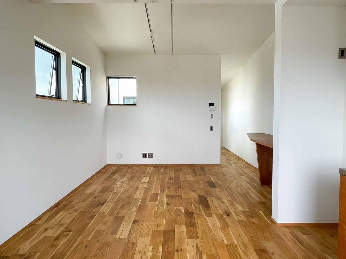 足立区東六月町の賃貸物件/リビングは天井が高くて気持ちいい