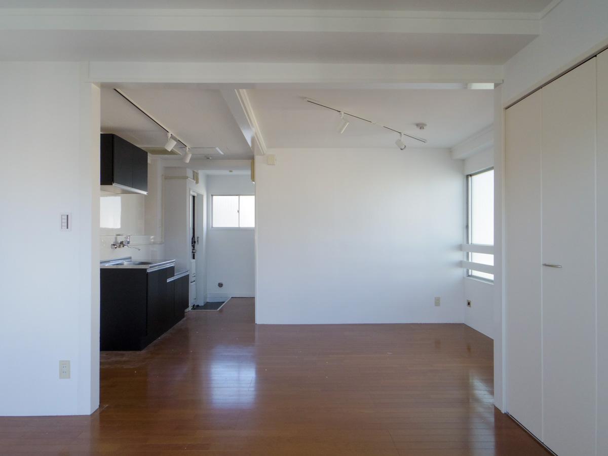 渋谷区代々木の賃貸物件/3面に開口があり自然光が差し込む