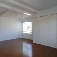 渋谷区代々木の賃貸物件/前入居者が白に塗装した壁天井。シンプルでいい感じ