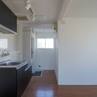 渋谷区代々木の賃貸物件/キッチン、玄関スペース。コンロが必要な場合はご用意ください