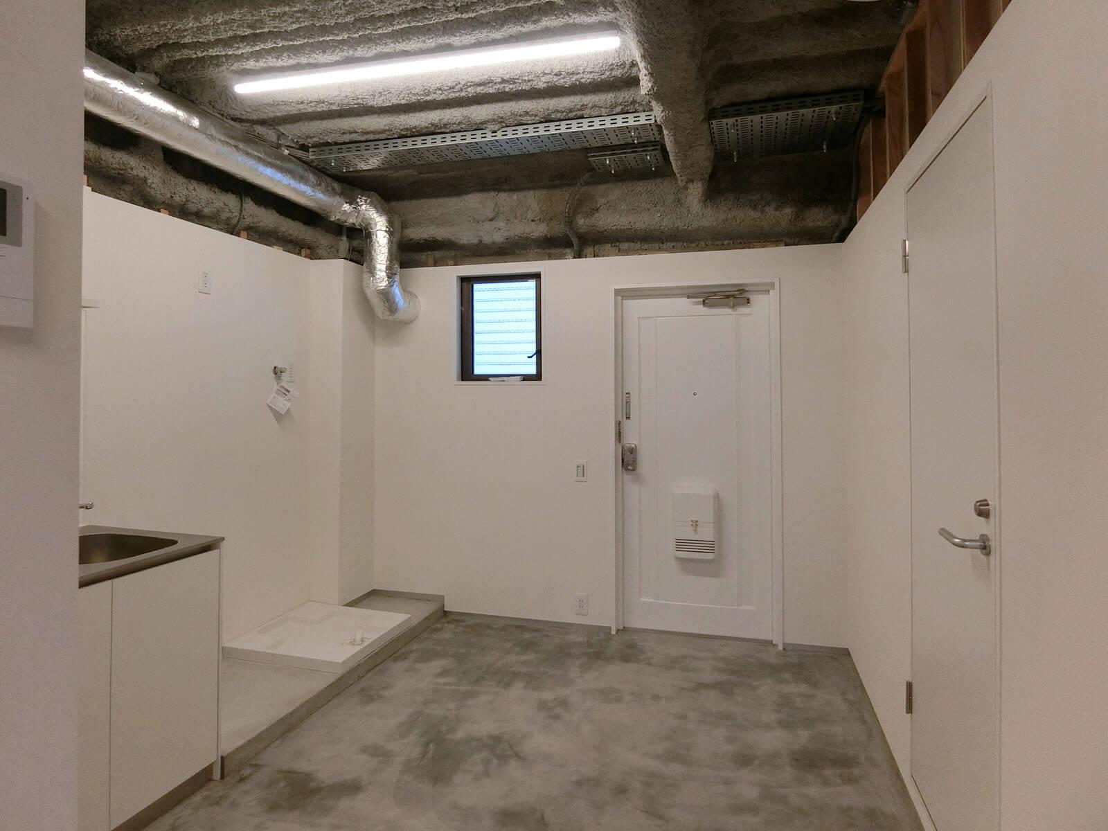 川崎市高津区溝口の賃貸物件/小さなテーブルを置くか自転車を持ち込むくらいはできそう