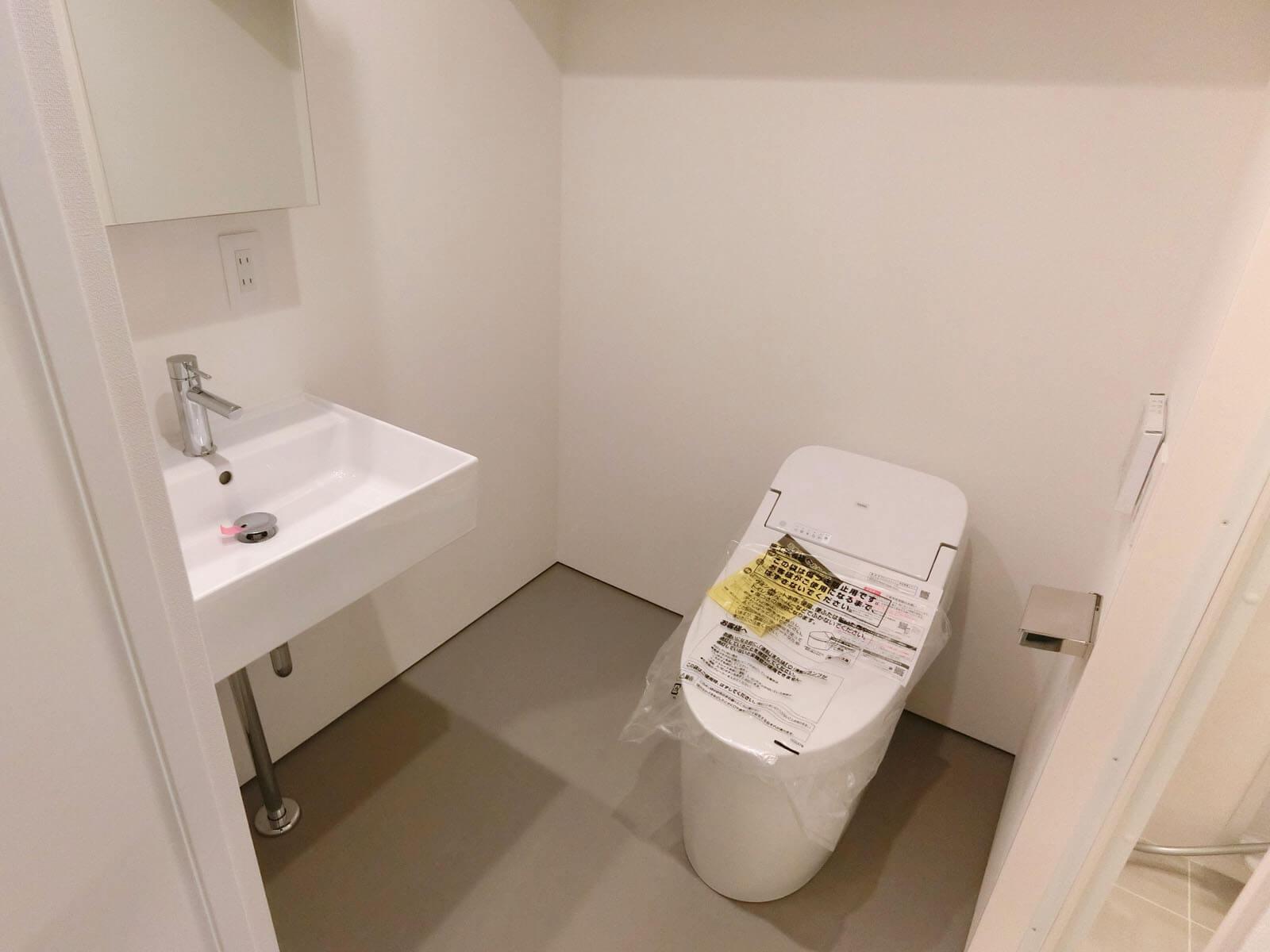 川崎市高津区溝口の賃貸物件/3点ユニットのトイレ洗面よりゆったりの配置