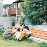 杉並区高円寺北の賃貸物件/腰かけて日光浴したり、子どもと遊ぶのにぴったりな庭