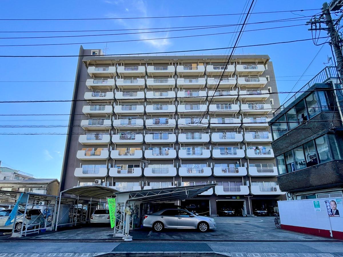 北区田端の賃貸物件/外観。1階にはタクシーの営業所