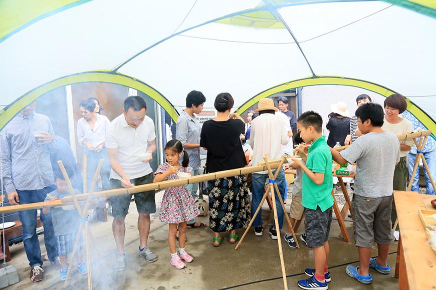 大田区大森西の賃貸物件/単身者からファミリーまで多種多様な入居者がいい距離感で暮らしています。写真は敷地内広場で流しそうめん会をした時のもの