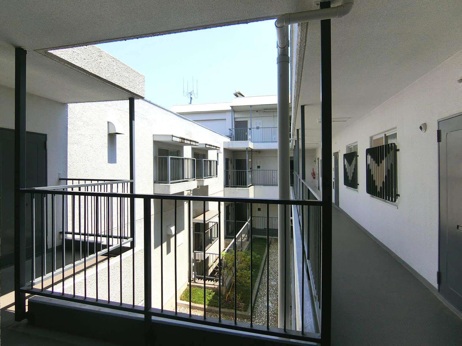 渋谷区大山町の賃貸物件/古いマンションですが共用部の管理は行き届いている印象、エレベーターはありません