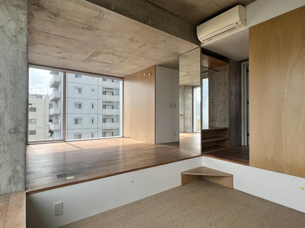 江東区門前仲町の賃貸物件/中央にある縦長の壁は全身鏡になっています