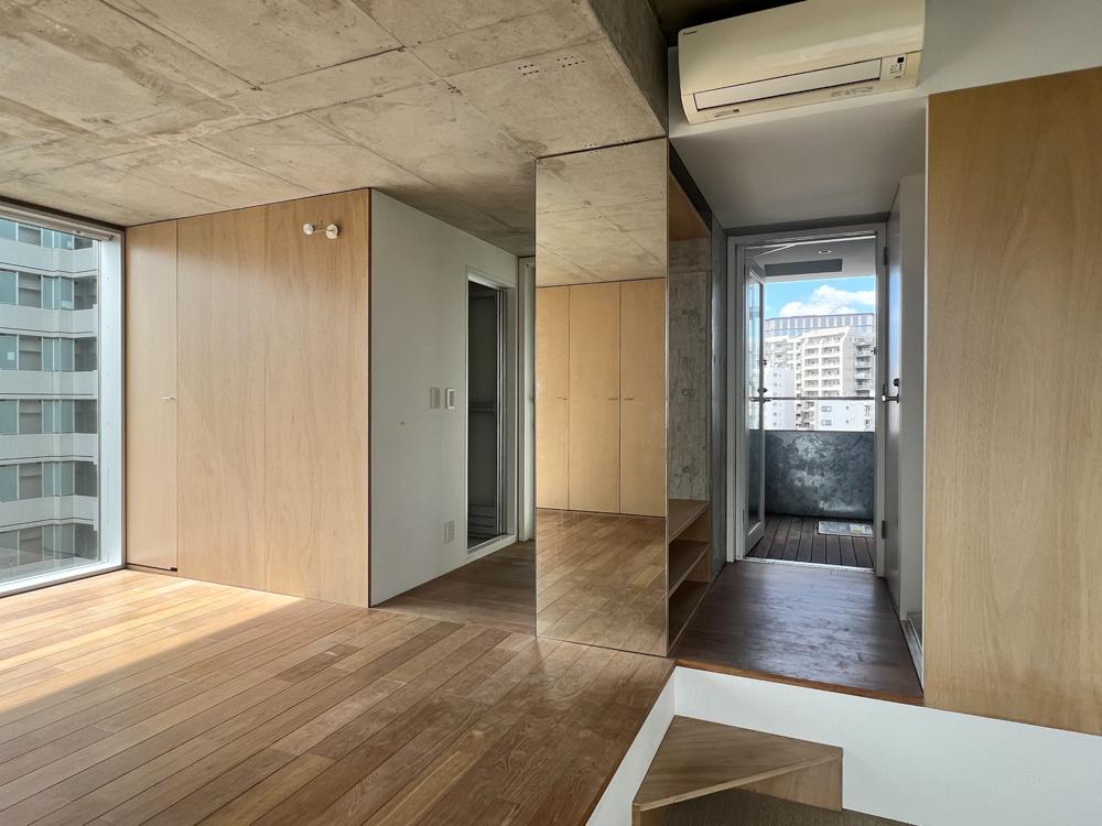 江東区門前仲町の賃貸物件/右奥に玄関とトイレ、左奥に洗面浴室があります