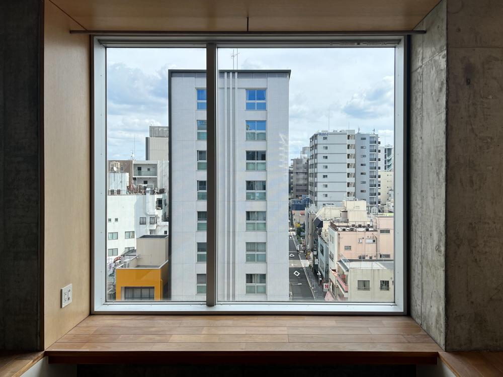 江東区門前仲町の賃貸物件/キッチン横の窓からの景色