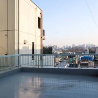 文京区千駄木の賃貸物件/開放感のある屋上スペース
