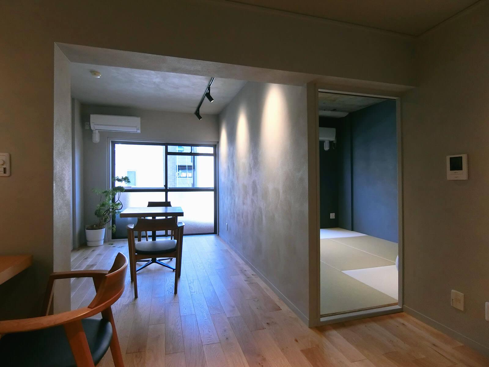 川崎市高津区諏訪の賃貸物件/無垢床とタタミ、色調もがらりと異なる部屋が隣り合う