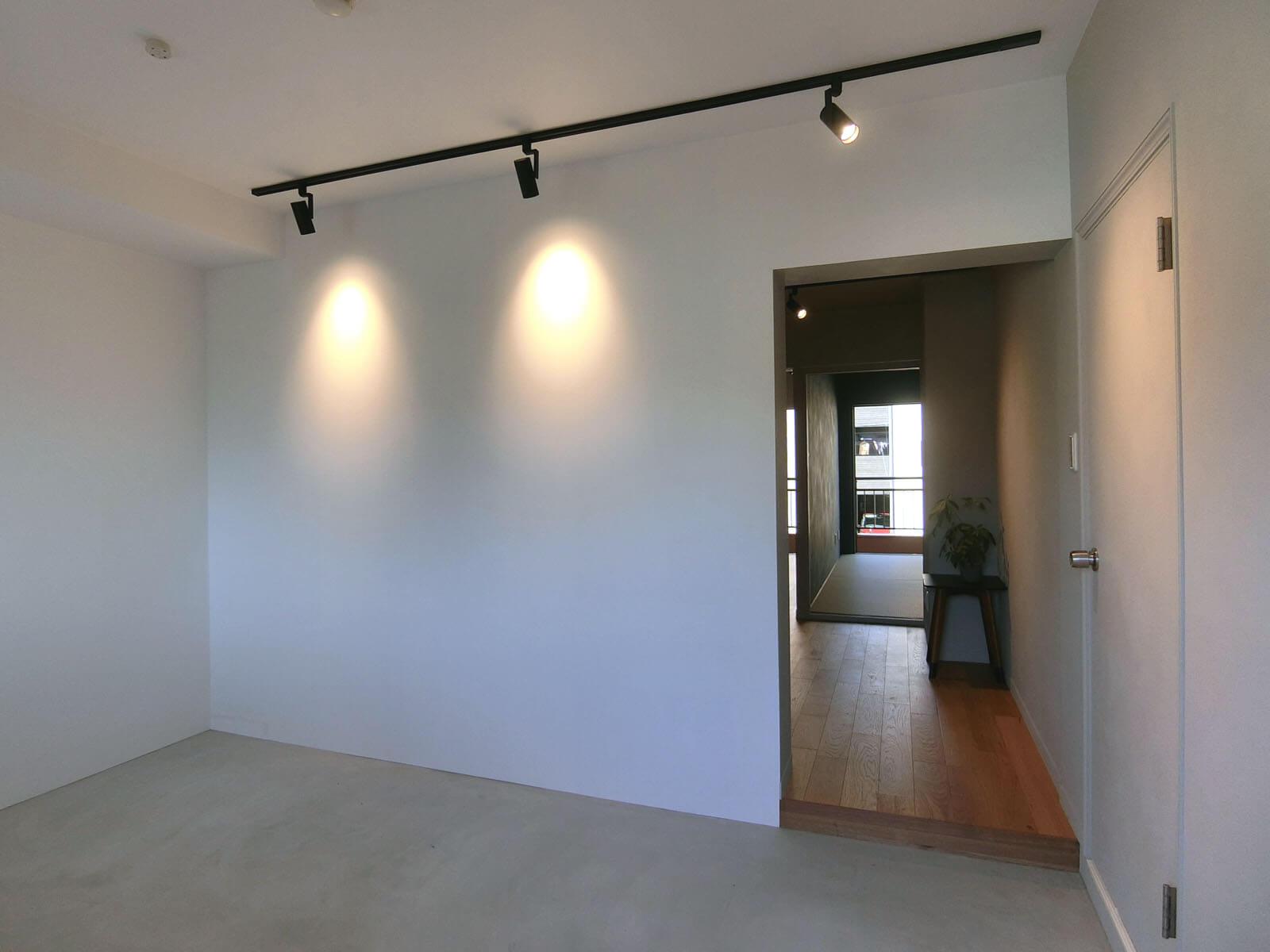 川崎市高津区諏訪の賃貸物件/家の中にミニギャラリーを持つような感覚、土間玄関はDIYが相談できるので壁の塗装など好みの空間に仕立てることも